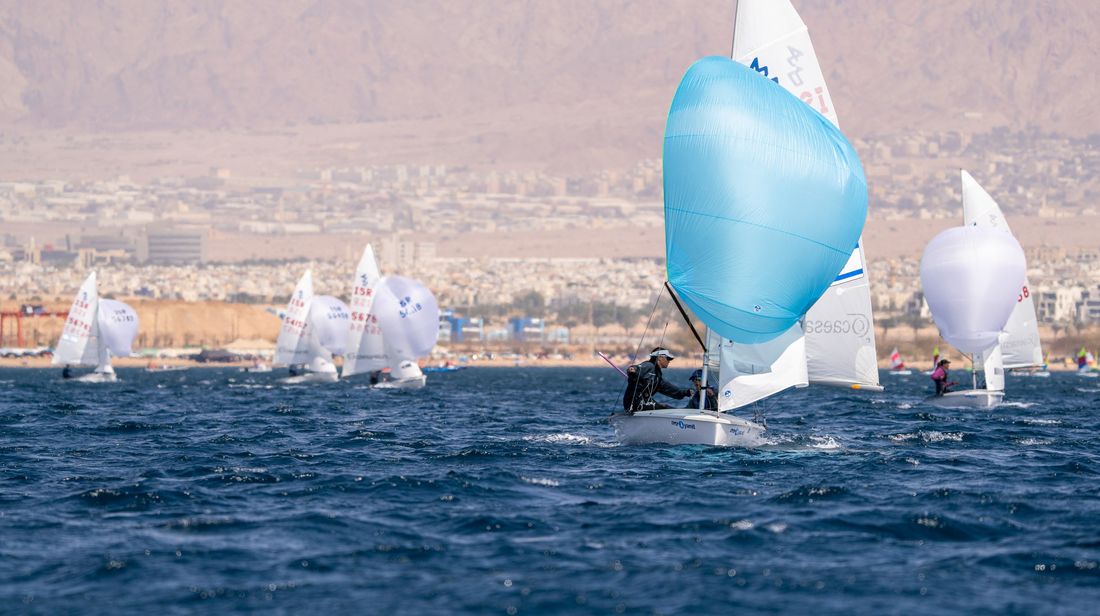 420 dinghies sailing under spinnaker in a breeze in Eilat, wind measured in knots
